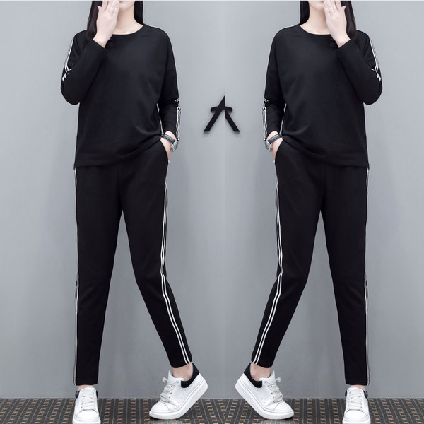 Echipa sportivă feminină - două modele în trei culori