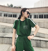 Echipă sportivă zilnică feminină în două părți cu inscripție în trei culori