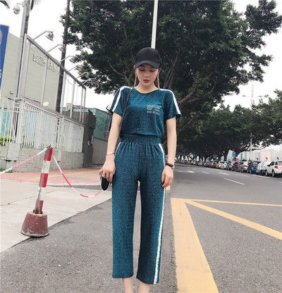 Echipă sportivă zilnică feminină în două părți cu inscripție în trei culori