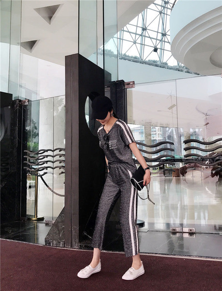 Echipă sportivă zilnică feminină în două părți cu inscripție în trei culori