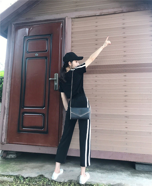 Echipă sportivă zilnică feminină în două părți cu inscripție în trei culori