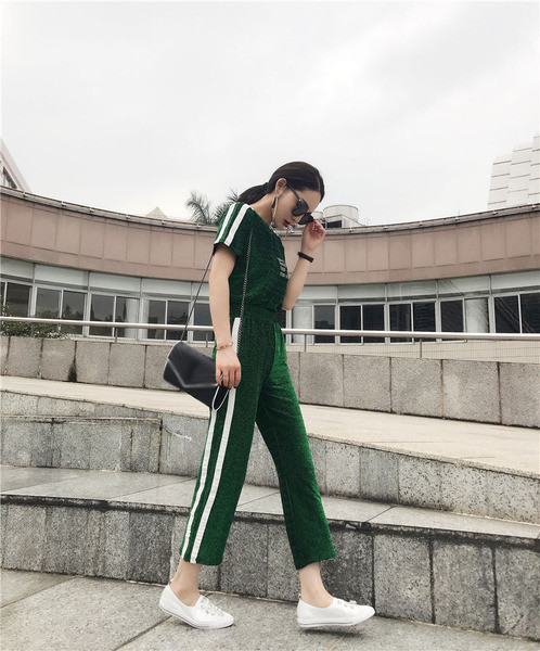 Echipă sportivă zilnică feminină în două părți cu inscripție în trei culori