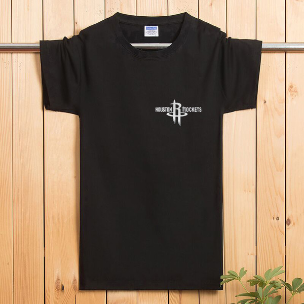 Egyszerű férfi póló rövid ujjal, kis rátéttel