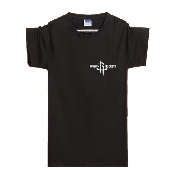 Egyszerű férfi póló rövid ujjal, kis rátéttel