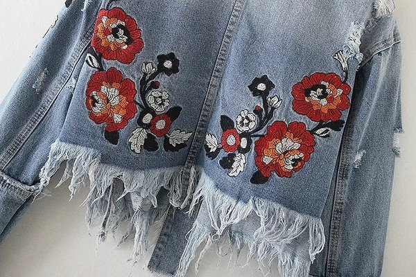 Geaca de dama scurta din denim primavara-toamna - rupta si cu broderie florala
