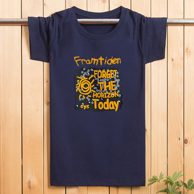 Tricou pentru bărbați cu aplicație colorată și mâneci scurte