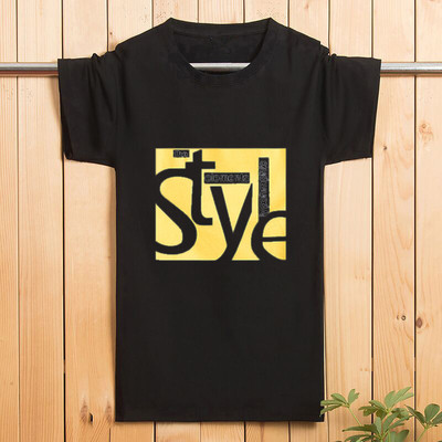 Tricou pentru bărbați cu aplicație colorată și mâneci scurte