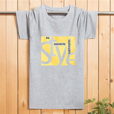 Tricou pentru bărbați cu aplicație colorată și mâneci scurte