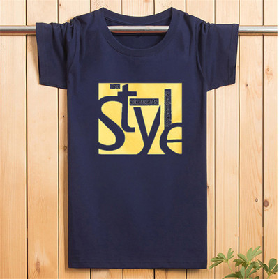 Tricou pentru bărbați cu aplicație colorată și mâneci scurte