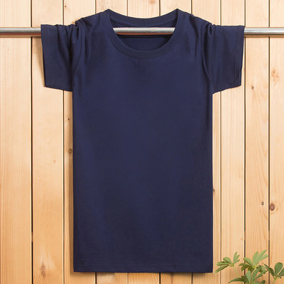 Tricou pentru bărbați cu aplicație colorată și mâneci scurte