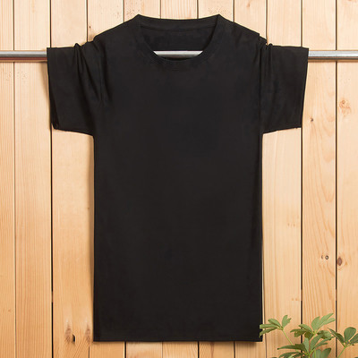 Tricou pentru bărbați cu aplicație colorată și mâneci scurte