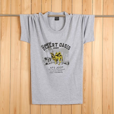 Tricouri bărbătești actuale cu aplicații colorate – multe modele