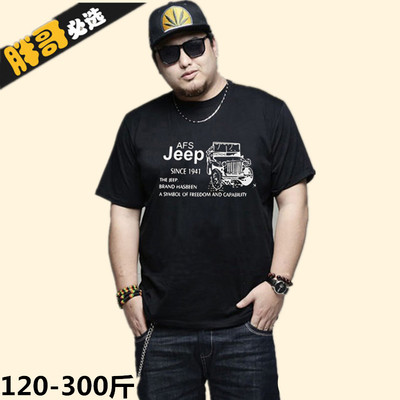 Tricouri bărbătești actuale cu aplicații colorate – multe modele