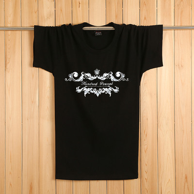 Tricouri bărbătești actuale cu aplicații colorate – multe modele