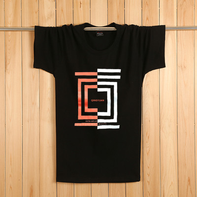 Tricouri bărbătești actuale cu aplicații colorate – multe modele