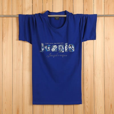 Tricouri bărbătești actuale cu aplicații colorate – multe modele