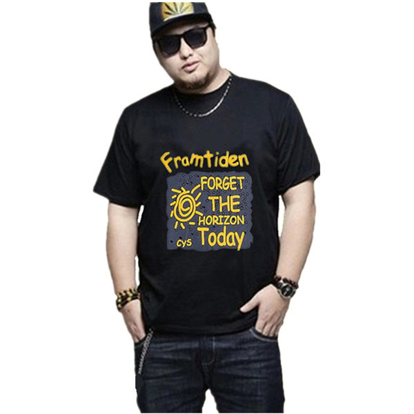 Tricouri bărbătești actuale cu aplicații colorate – multe modele