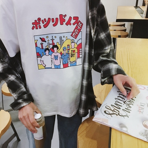 Tricou la zi cu maneci scurte - model larg + imprimeu colorat