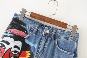 Небрежна къса дънкова дамска пола с щампа и накъсана