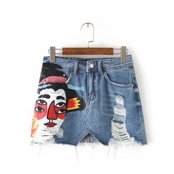 Небрежна къса дънкова дамска пола с щампа и накъсана
