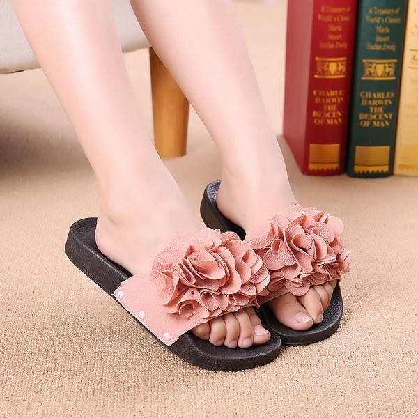 Modern, alkalmi gyerekpapucs lányoknak lapos talppal, három színben