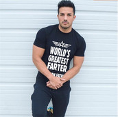 Rövid ujjú blúz O-alakú gallérral + érdekes felirat