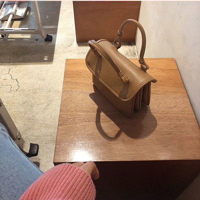 Mini geanta eleganta de dama din piele ecologica cu bretele scurte si lungi