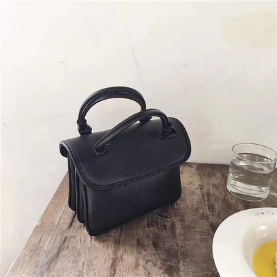 Mini geanta eleganta de dama din piele ecologica cu bretele scurte si lungi