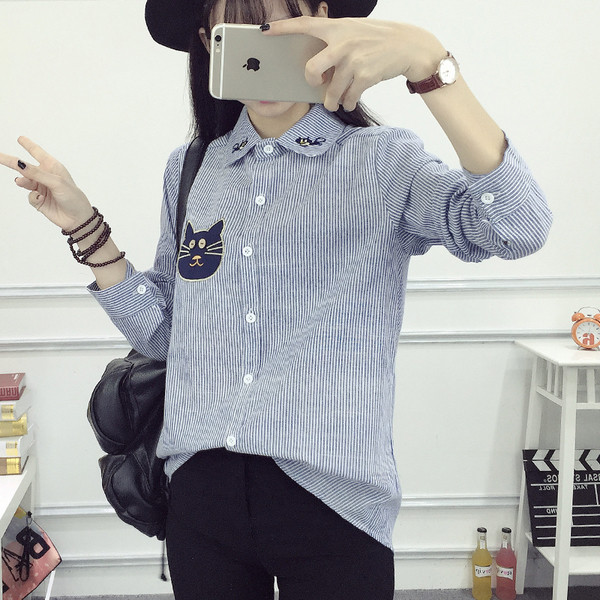 Cămașă de damă cu mâneci lungi și broderie potrivită pentru utilizarea de zi cu zi