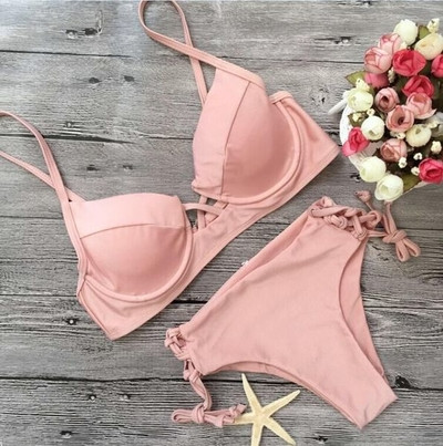 Kétrészes fürdőruha nyakkendős hölgyeknek