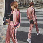 Echipa elegantă pentru femei din două piese în roz