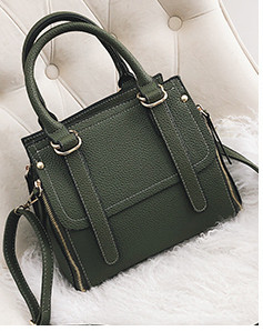 Дамска чанта от еко кожа, декорирана с дълги каишки, в различни цветове