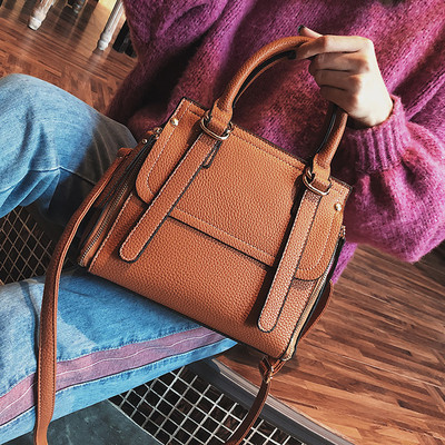 Дамска чанта от еко кожа, декорирана с дълги каишки, в различни цветове