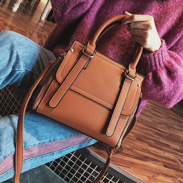 Дамска чанта от еко кожа, декорирана с дълги каишки, в различни цветове