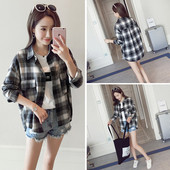 Cămașă de damă în carouri în două culori cu buzunare decorative