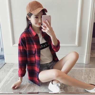 Cămașă de damă în carouri în două culori cu buzunare decorative