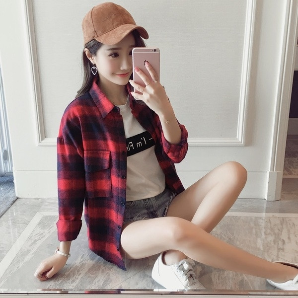 Cămașă de damă în carouri în două culori cu buzunare decorative