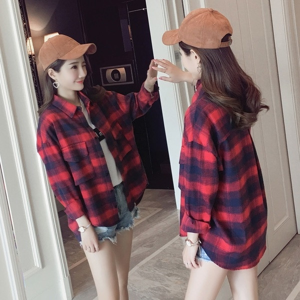 Cămașă de damă în carouri în două culori cu buzunare decorative