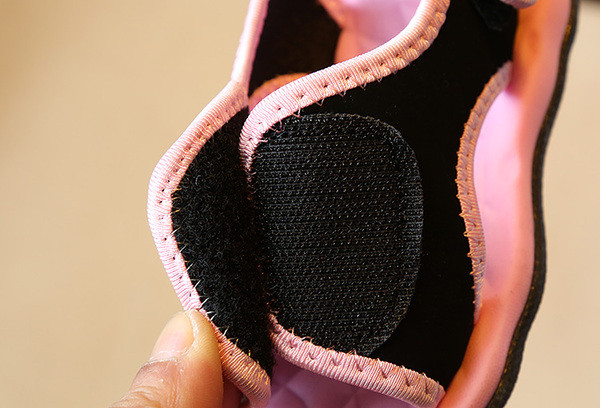 Sandale casual pentru copii unisex cu autocolant in trei culori