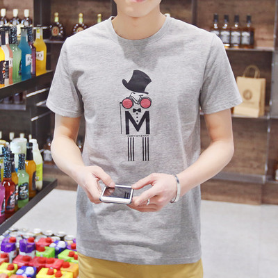 Стилна мъжка блузка за лятото с къс ръкав и интересен принт