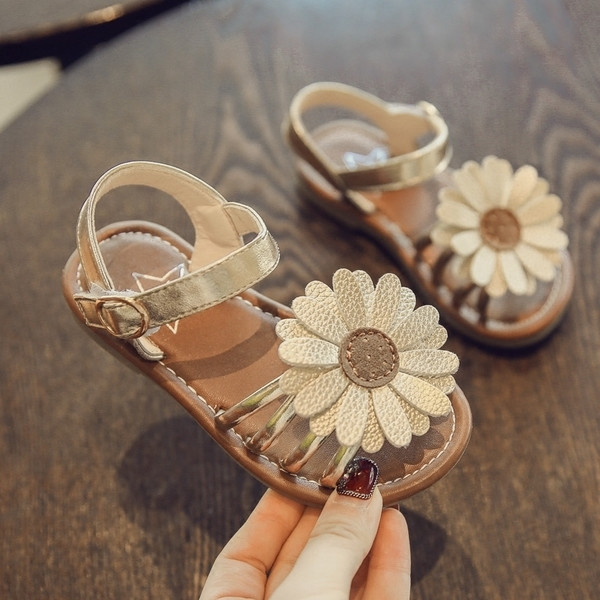 Sandale moderne pentru fete pentru copii cu decor 3D mare in trei culori