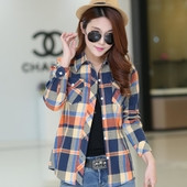 Alkalmi női kockás ing különböző színekben, dekoratív zsebekkel