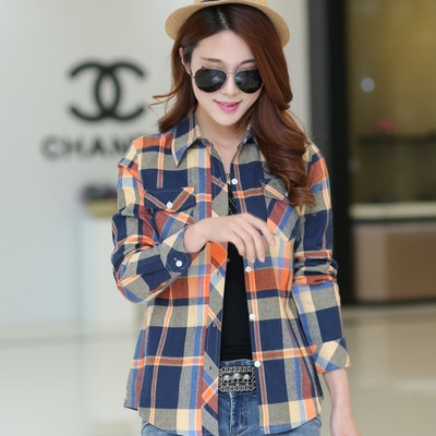 Alkalmi női kockás ing különböző színekben, dekoratív zsebekkel