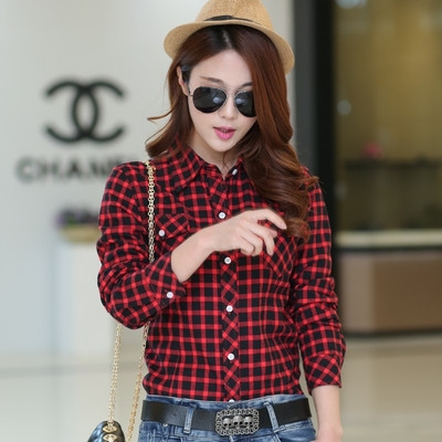 Alkalmi női kockás ing különböző színekben, dekoratív zsebekkel