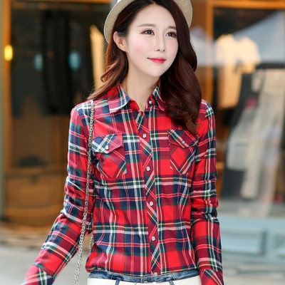 Alkalmi női kockás ing különböző színekben, dekoratív zsebekkel