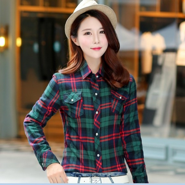 Alkalmi női kockás ing különböző színekben, dekoratív zsebekkel