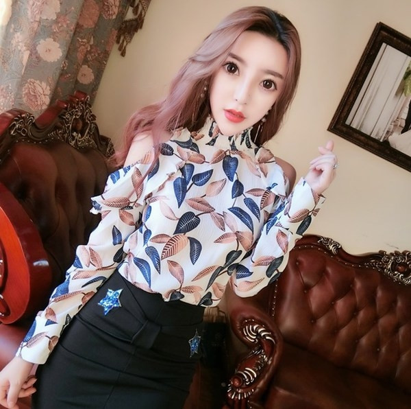 Cămașă de damă model Slim cu umerii deschiși în două culori cu motive florale