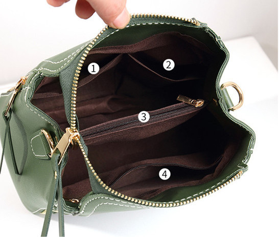 Geanta mini de dama cu accesoriu ursulet si maner lung in mai multe culori