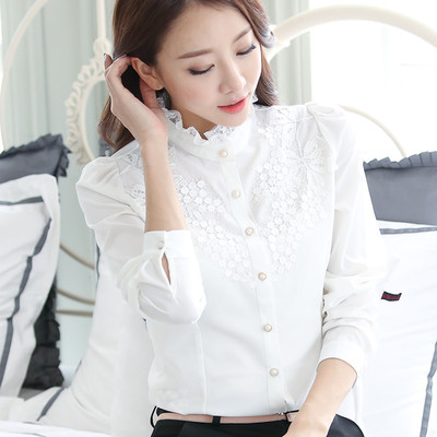 Дамска елегантна риза в бял и черен цвят с дълъг ръкав и бродерия във флорални мотиви