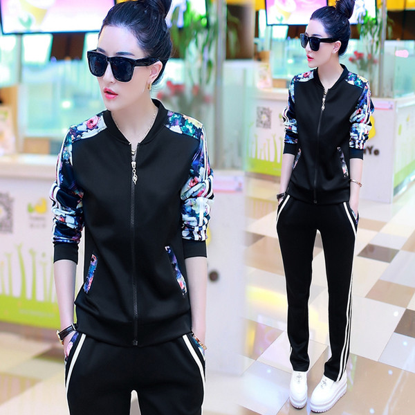 Спортен дамски екип с флорален мотив от две части в три цвята